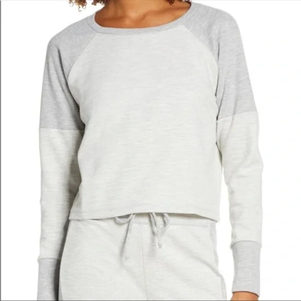 Beyond Yoga All The Feels Cropped Sweatshirt SZ Small Gray Colorblock Pullover